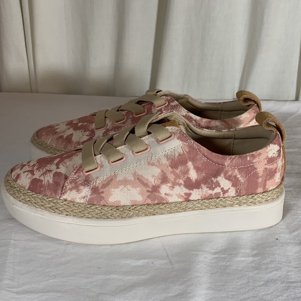 Spenco Orthopedic Comfort Tie Dye Sneakers, 5.5B - Picture 2 of 8